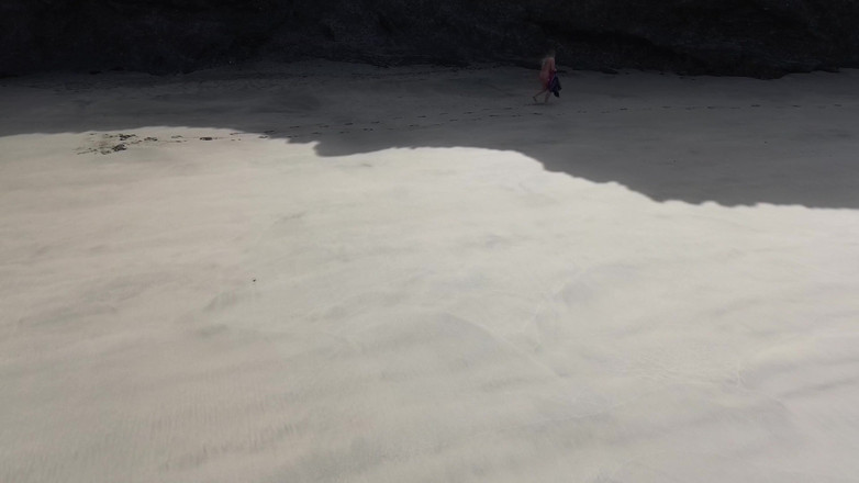 Emma Voyeur: Sensual diosa desnuda de la playa capturada por drone - ultimate...