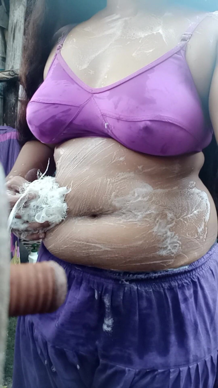 Kumaripriya: pahli baar mera sharir dikhaen