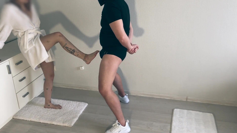 Amateur_fetish: Teen ballbusting 1 | angolo 2