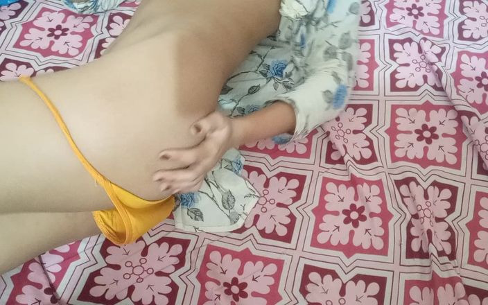 Redlabeldolly: Indian Teen Rubbing Pussy