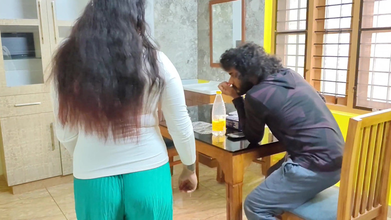 Vaigavarun45: Mallu sexo com uma colega de quarto