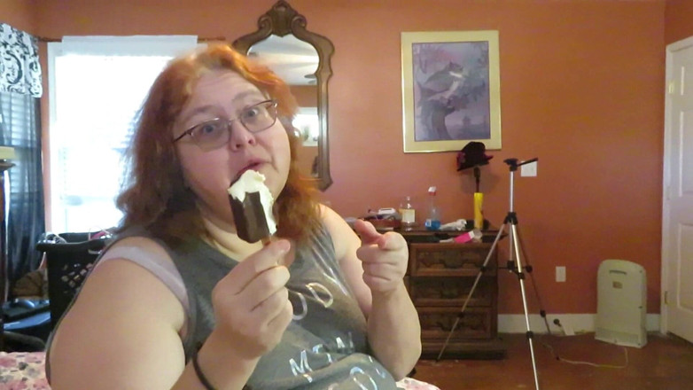 BBW nurse Vicki adventures with friends: BBW nurse Vicki enjoys eatting a chocolate vanilla ice cream...