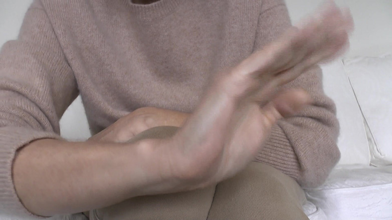 Lady Victoria Valente: Mâini și unghii frumoase, elegante, prezentate de Lady Victoria Valente Partea...