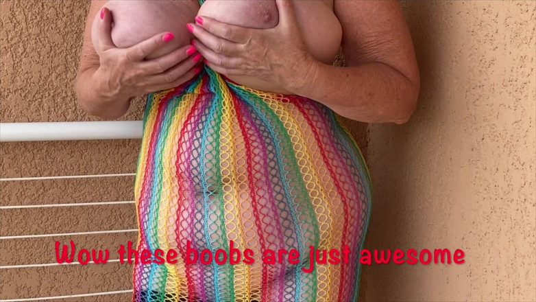 Mr MF: Bayan olgun ayaklar balkonda poz verdi