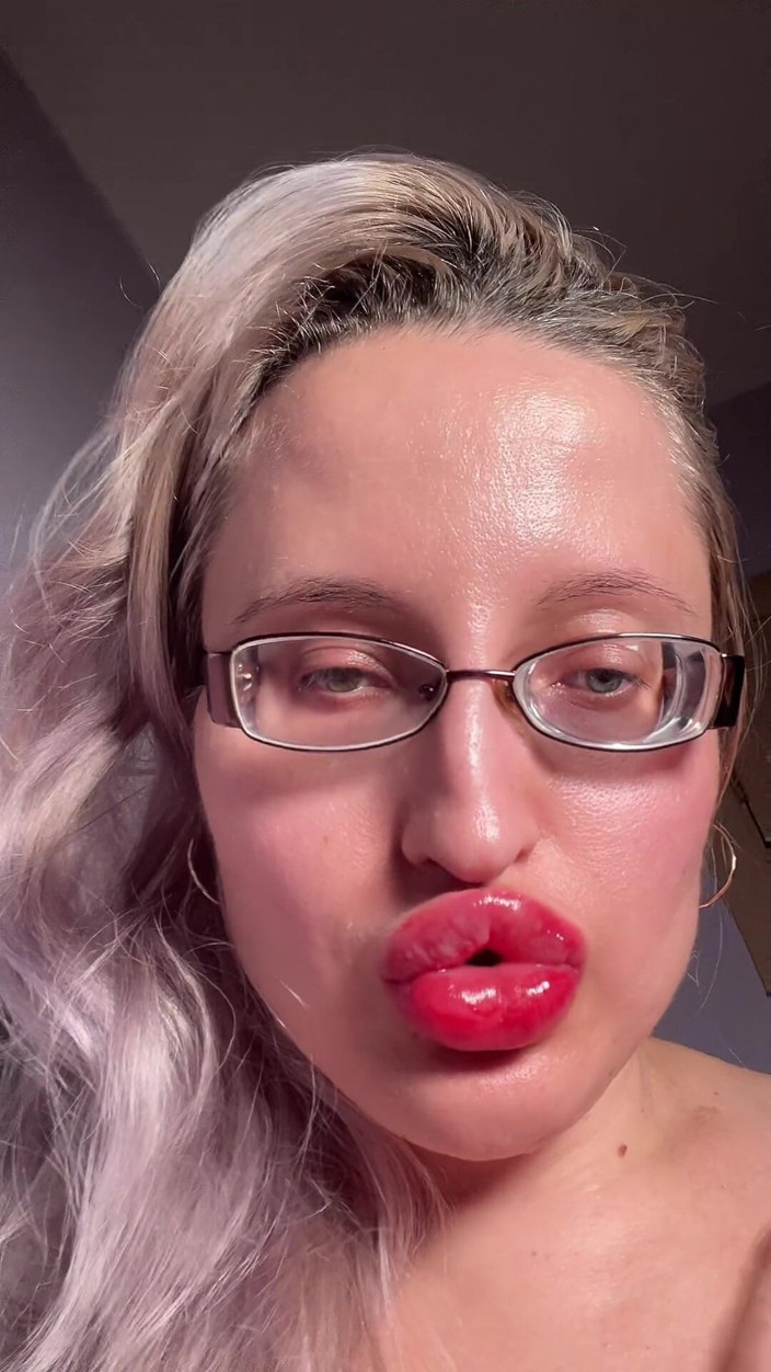 FinDom Goaldigger: Labbra grosse grandi labbra pompino con dildo lipgloss istruzioni per...