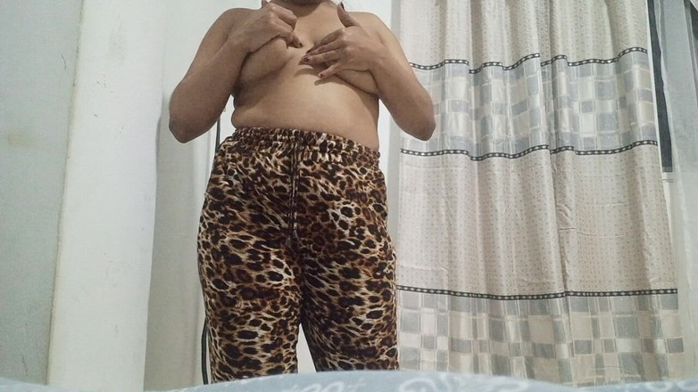 PATY PATY: Abang tiriku memijat toket dan memek sempit abang tiriku sendirian...