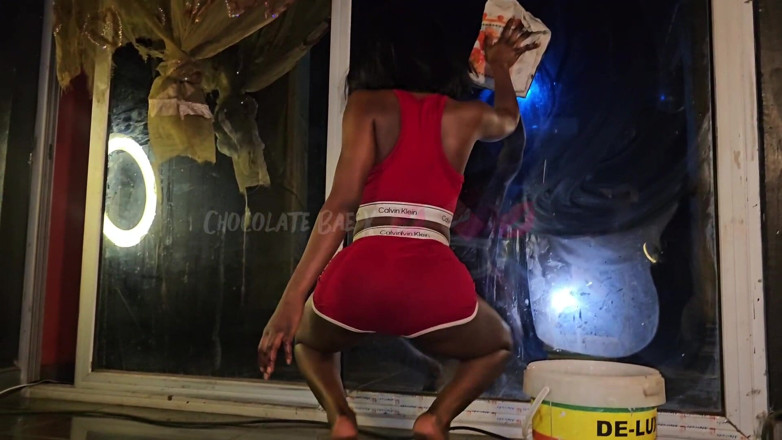 Naturelle Chocolat: Au Club, Je Fais Du Travail, Danse Sur La Musique...