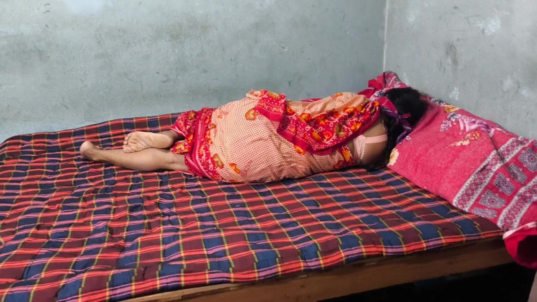 SAFI TV: Je vois ma belle-tatie allongée sur le lit dans une...