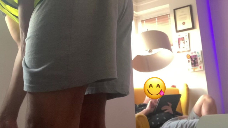 Hot dick in your ass: Semasa melukis dinding, saya menjadi miang dan melancap di hadapan...