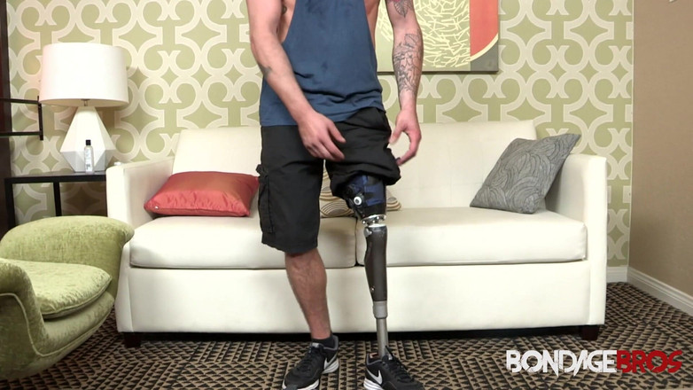 Bondage Bros: Nicky modré oči