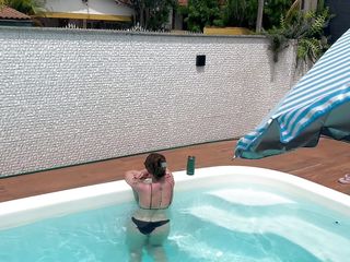 Allure Veil: プールで一日を楽しんで、私が絶頂するまでクソ。