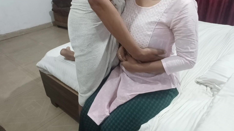 Priya ki Papa: Super ménage à l’hôtel ! Fille latine avec un gros gand, Sehelyaa...