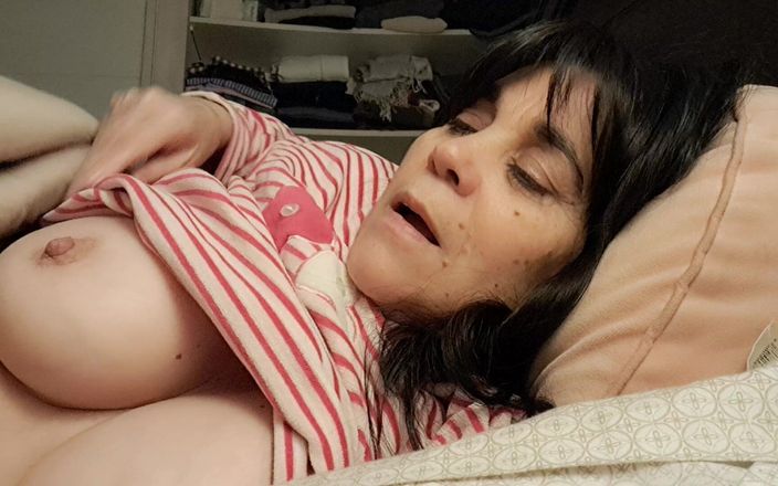 Mommy big hairy pussy: В постели с молодым любовником я чувствую это жестко