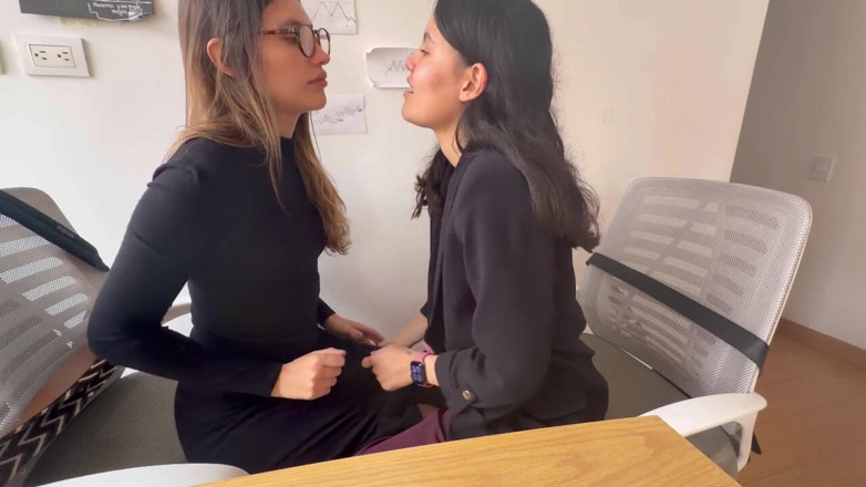 scarlettandc: 和我的同事上床