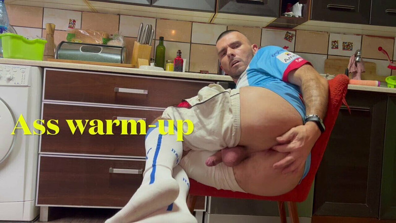 Werther1: Divertimento anale del calcio con dildo in calzini bianchi