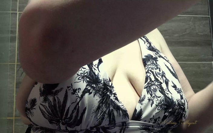 Mxtress Valleycat: Pijat sensual setelah sun aloe