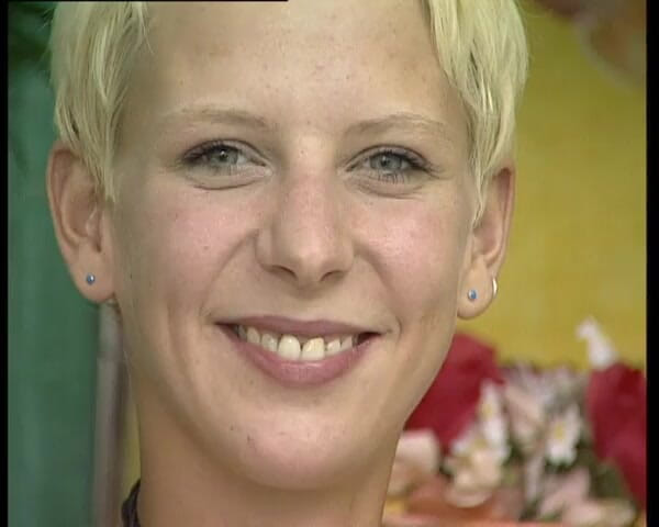 YOUR FIRST PORN: Блондинка Paula в Вейсем в нижнем белье Traut Sich Nicht - блондинка Paula в белом нижнем белье не осмелится софт-клип