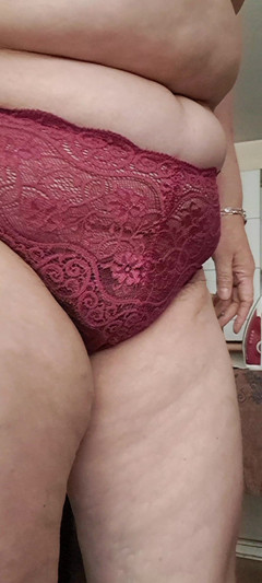 Mommy big hairy pussy: MILFka ve velkých kalhotkách a žehlení