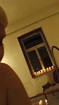 Si blonde cantik terikat dalam permainan tali BDSM yang sengit