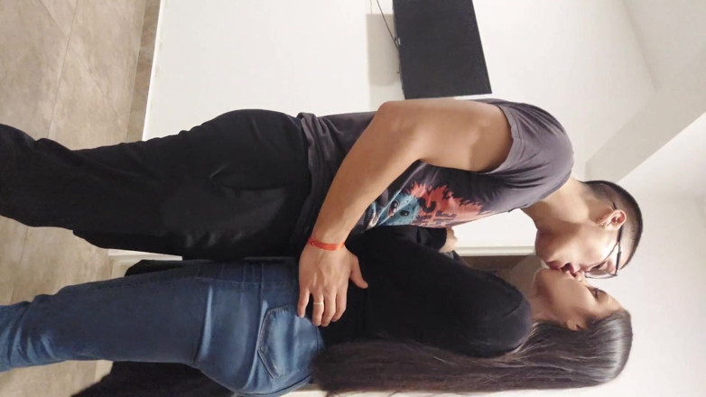 Tunenitovergon: Une femme mature rentre du travail et veut juste du...