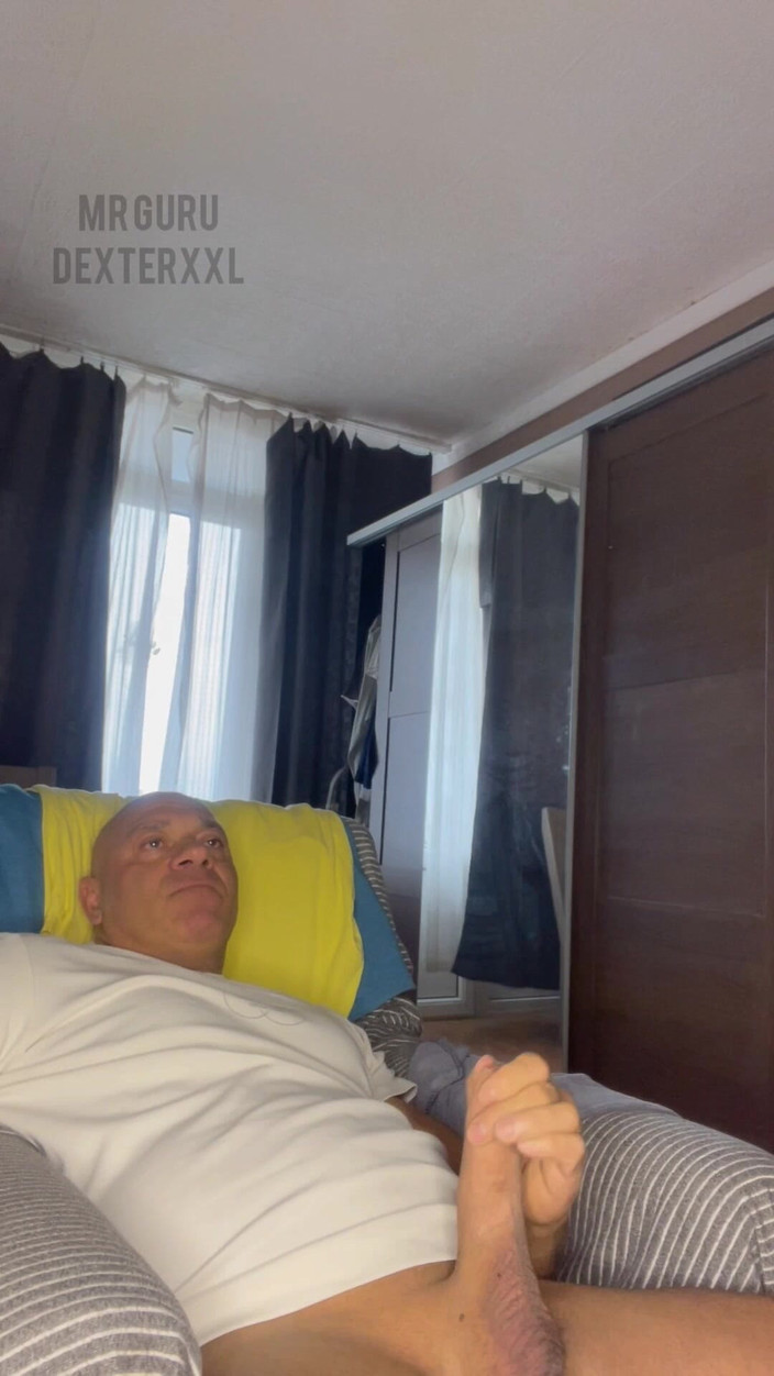 Mr. Guru: Kulturysta Wank Mr Guru Szarpał się