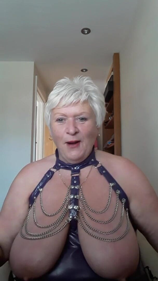 Uk Joolz: Pvc mov, joc cu pizdă pe scaunul de la birou