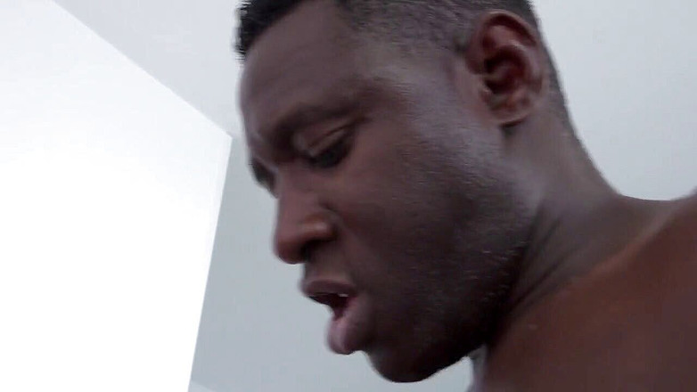 Club Anissa Kate: Chessie Kay расширена большим черным членом