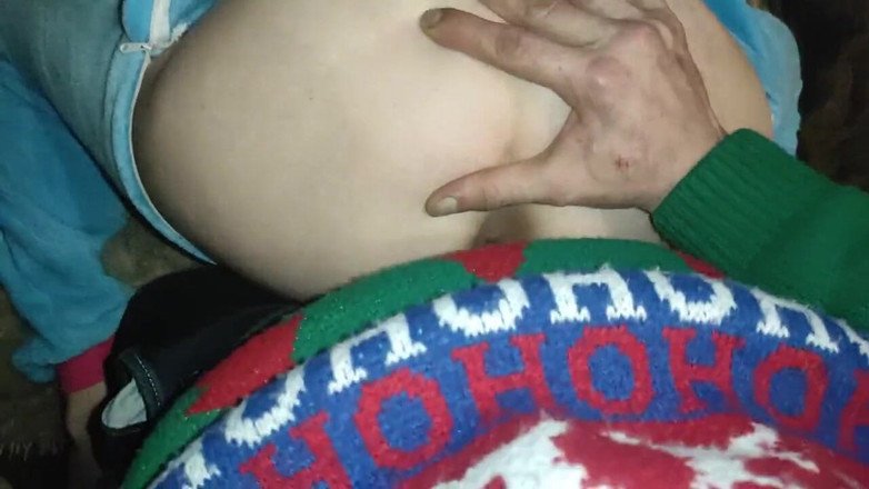 Taboo Room: Kleine prinzessin im einhorn-schlafanzug lutscht schwanz!