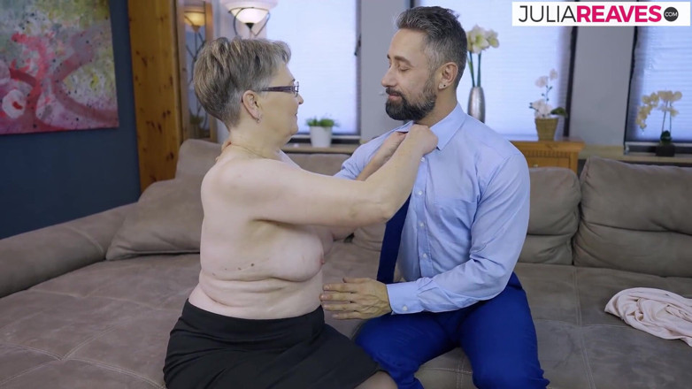 Discover 4K: La nonna si gode una leccata di figa e poi...