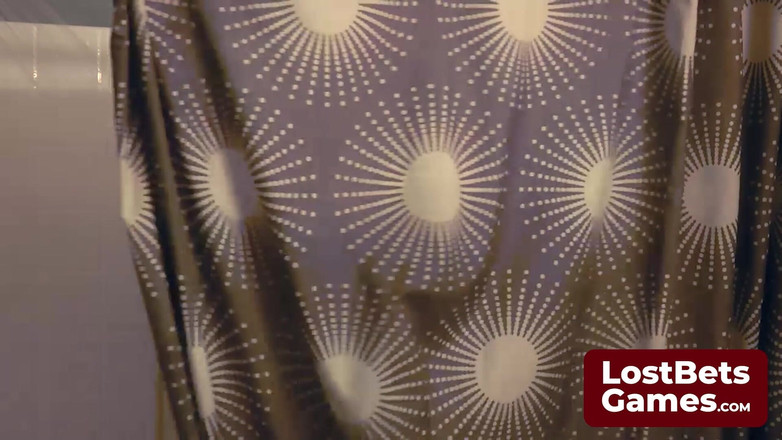 Lost Bets Games: Um jogo de strip facial tentador onde as meninas se...