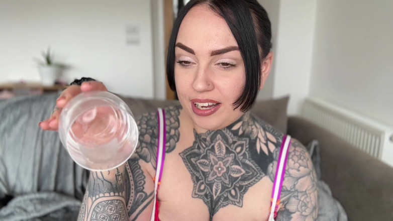 Miss Valentina: Аперитив слюнявой сучки