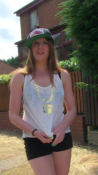 Samantha Bentley is pissing outdoor