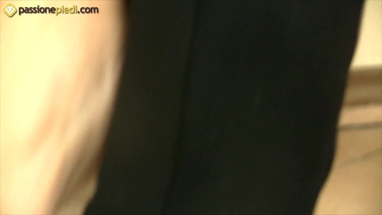 Foot Fetish HD: Daniela si masíruje nohy