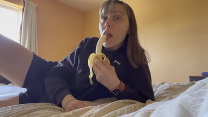 Wamgirlx: Adoro succhiare le banane