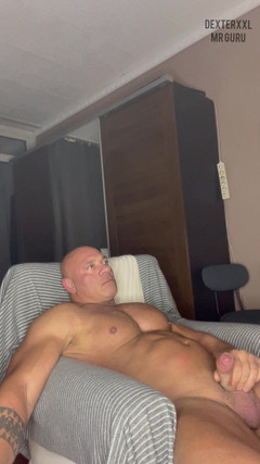 Dexterxxlfun: Chơi với con cặc thể hình. Bố bú cu