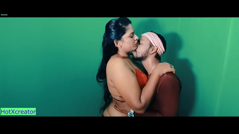 Hot creator: Une modèle indienne sexy se fait baiser par le réalisateur !...
