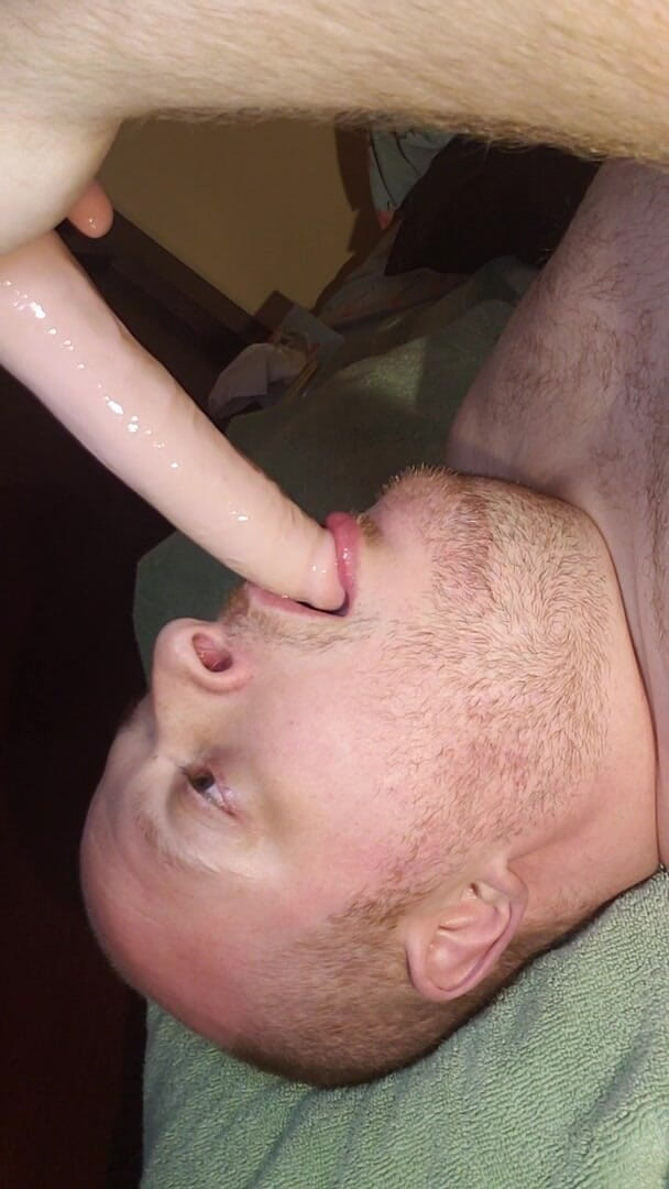 Charlieboy69: Deepthroat 2 dildo trénink Pt 1