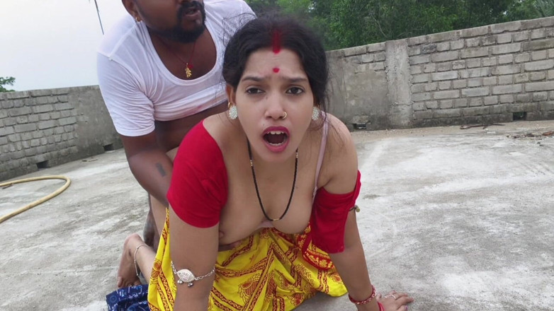 Sona bhabhi: Makcik kampung India yang cantik bercinta panas, tetek besar dan...
