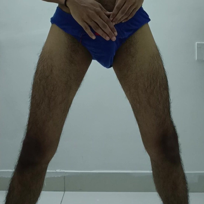 slayboy69: Sexy kluk se svléká a stříká