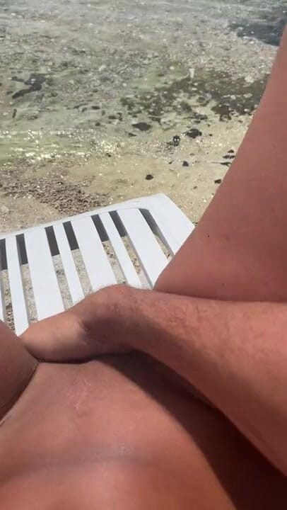 Spuirtcouplexxxx: Pancutan mani mega di pantai Valalta berhampiran Schweinchenstrand dari Punta...
