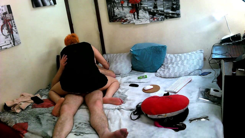 AimeeParadise: Jalang Rusia matang berahi AimeeParadise menghisap zakar suaminya dan mengongkek...
