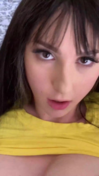 Ragazza tettona irrompe in una casa vuota e scopa il fratellastro - skylar vox -