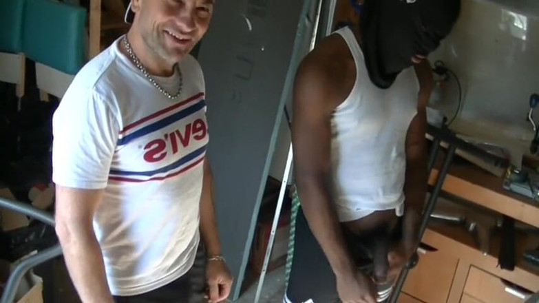 Gaybareback: Прямий анонімний трахни мене без презерватива