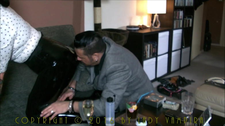 Domina Lady Vampira - SM Studio Femdom Empire: ผู้ช่วยมีปัญหา - เลดี้แวมไพร่าเยี่ยมบ้าน ตอน 1