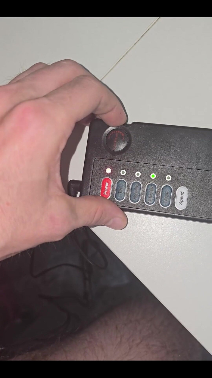 The Max Powers: Elektro-schwanz-schock