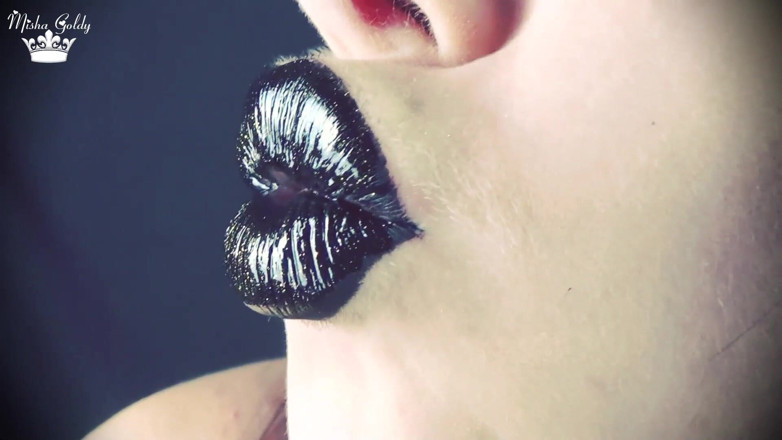 Goddess Misha Goldy: Baci da labbra nere lucide ASMR JOI