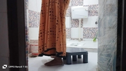 Yur bhabhi: Dnes se mi vztyčil penis poté, co jsem viděla, jak...