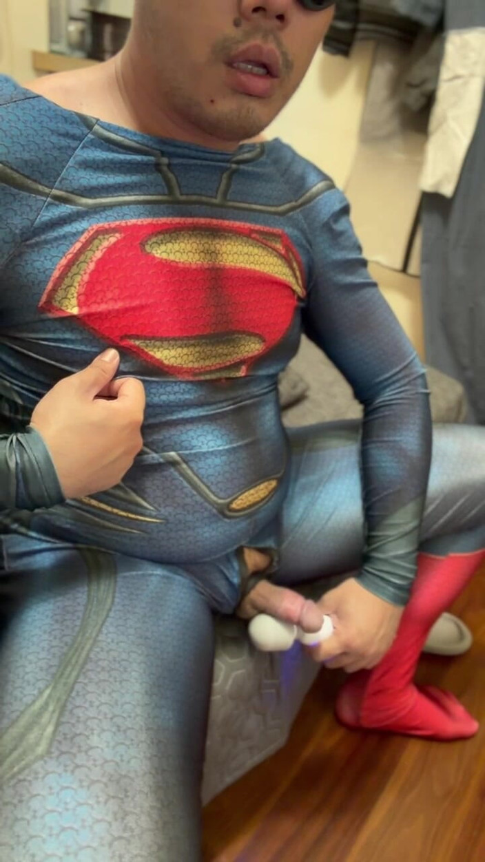 Bear Li: Fat Superman ist im Frühling