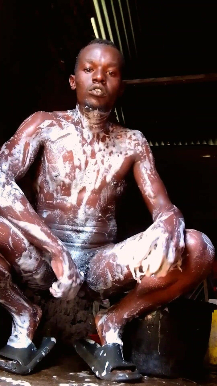 HWillovahh: A Handsome Boy,bathing at a Mudhouse!just a Cool Day with...