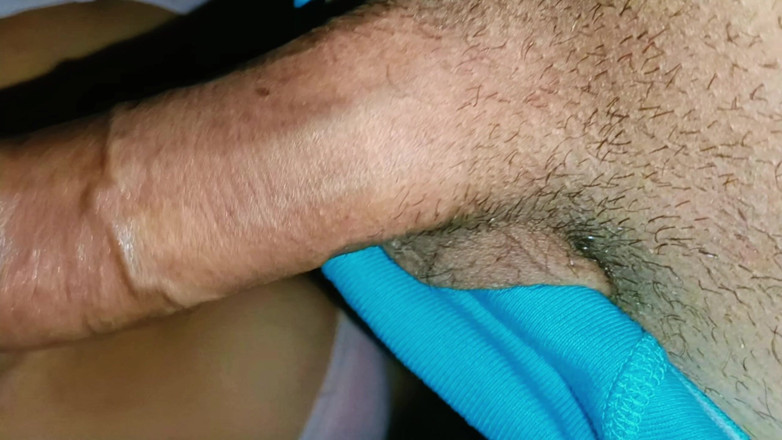Sexy_girl_nehu: Une bhabhi sexy taille une pipe et éjacule dans la bouche...
